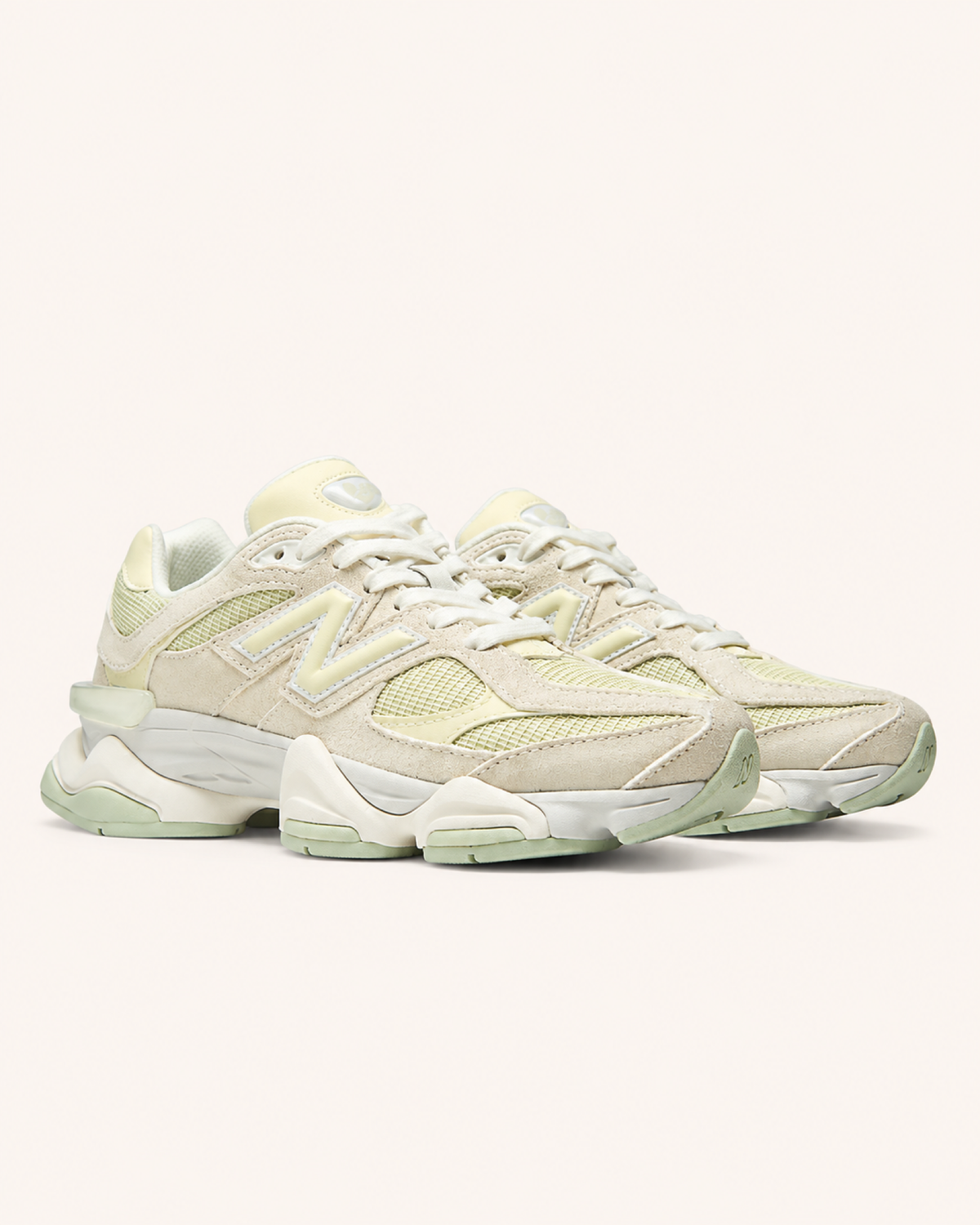 New Balance 9060 Unisex – Pistachio Butter / Angora – Schrägansicht