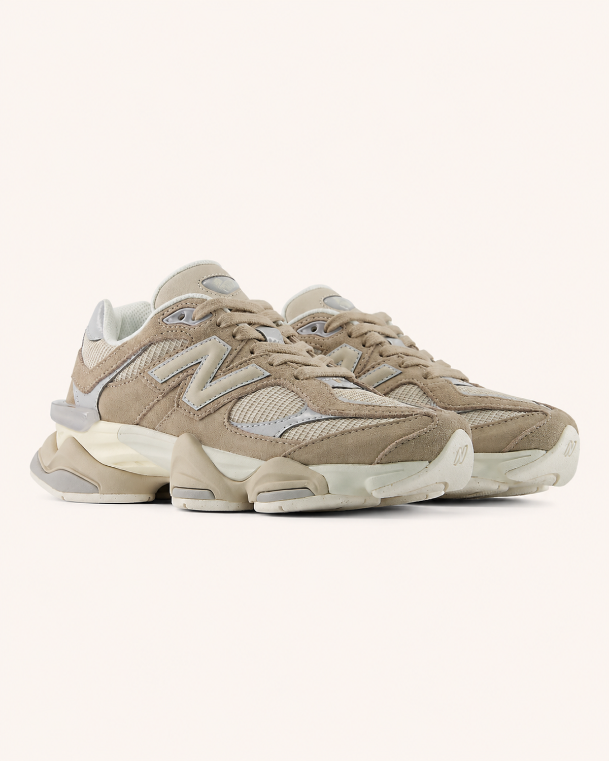 New Balance 9060 Unisex – Driftwood / Timberwolf – Schrägansicht
