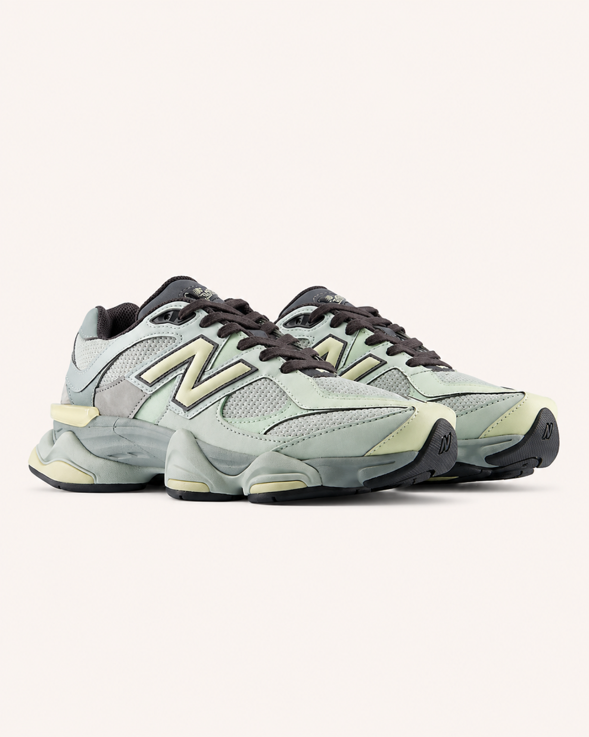 New Balance 9060 Unisex – Silver Moss / Morel – Schrägansicht