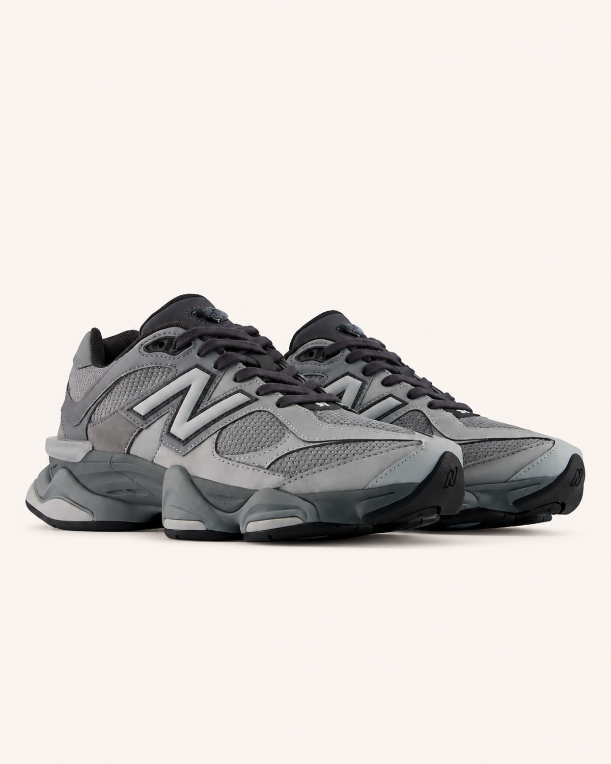 New Balance 9060 Unisex – Slate Grey / Harbor Grey – Schrägansicht